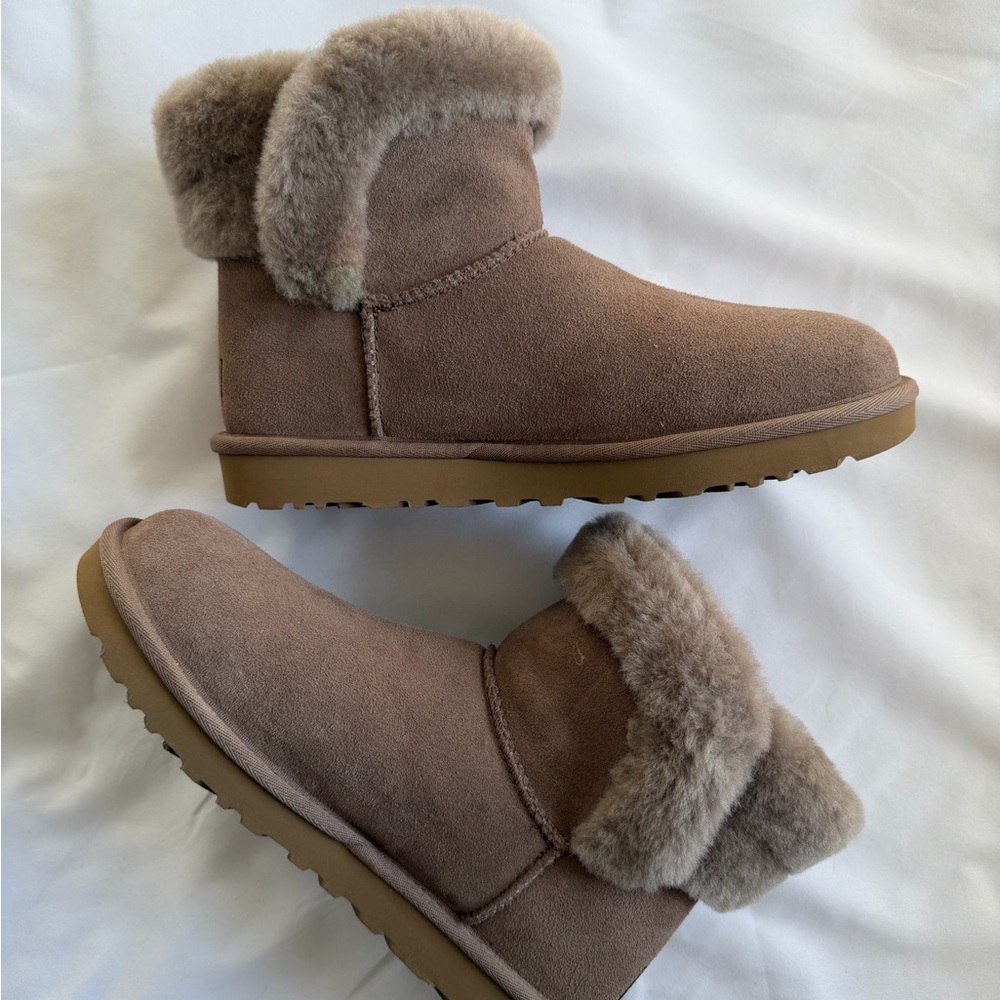NWT UGG Saniya Shearling Mini Winter Boot size 8 women